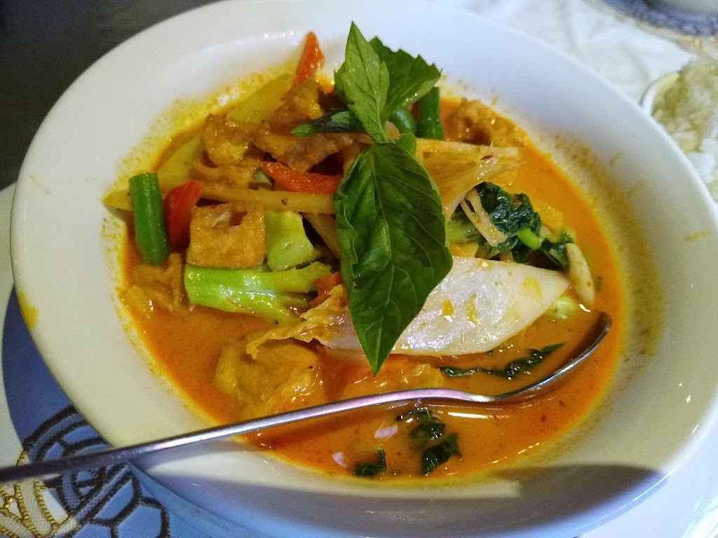 Spice Thai Cafe | 246 Queens Quay W, Toronto, ON M5J 1B5, Canada | Phone: (416) 598-0600