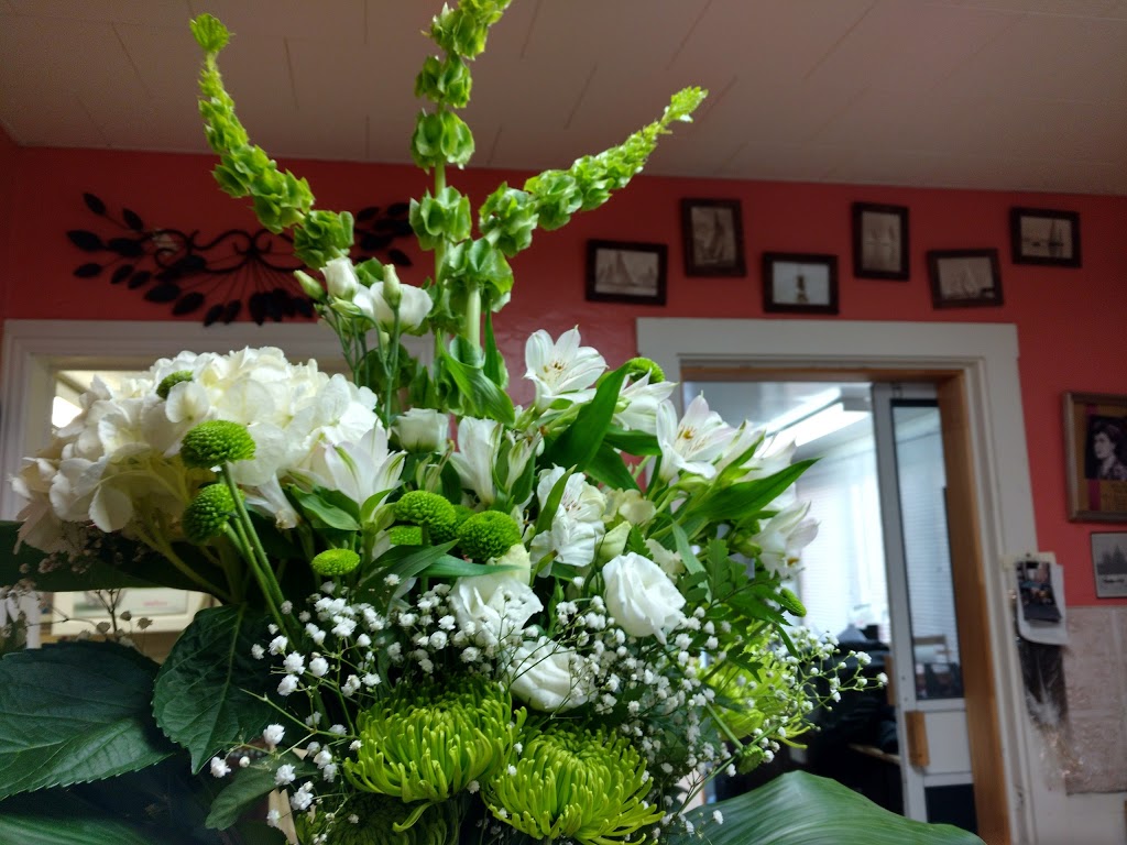 Fleuriste Antique Florist | 1329 Rue du Sud, Cowansville, QC J2K 2Z2, Canada | Phone: (450) 263-0535