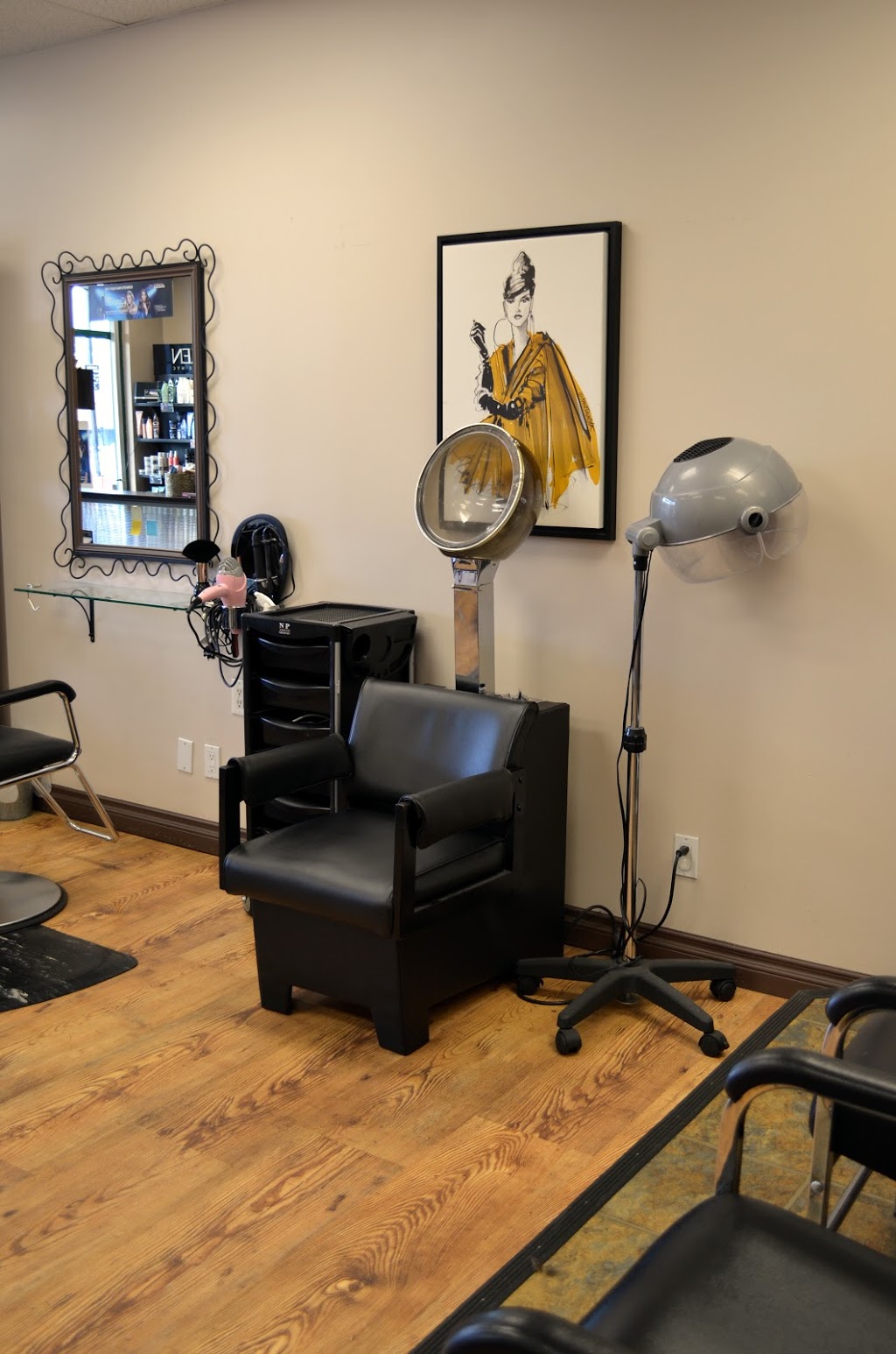 Knotty Nellys Hair & Tanning Salon | 5301 25 Ave, Vernon, BC V1T 9R1, Canada | Phone: (250) 503-1330