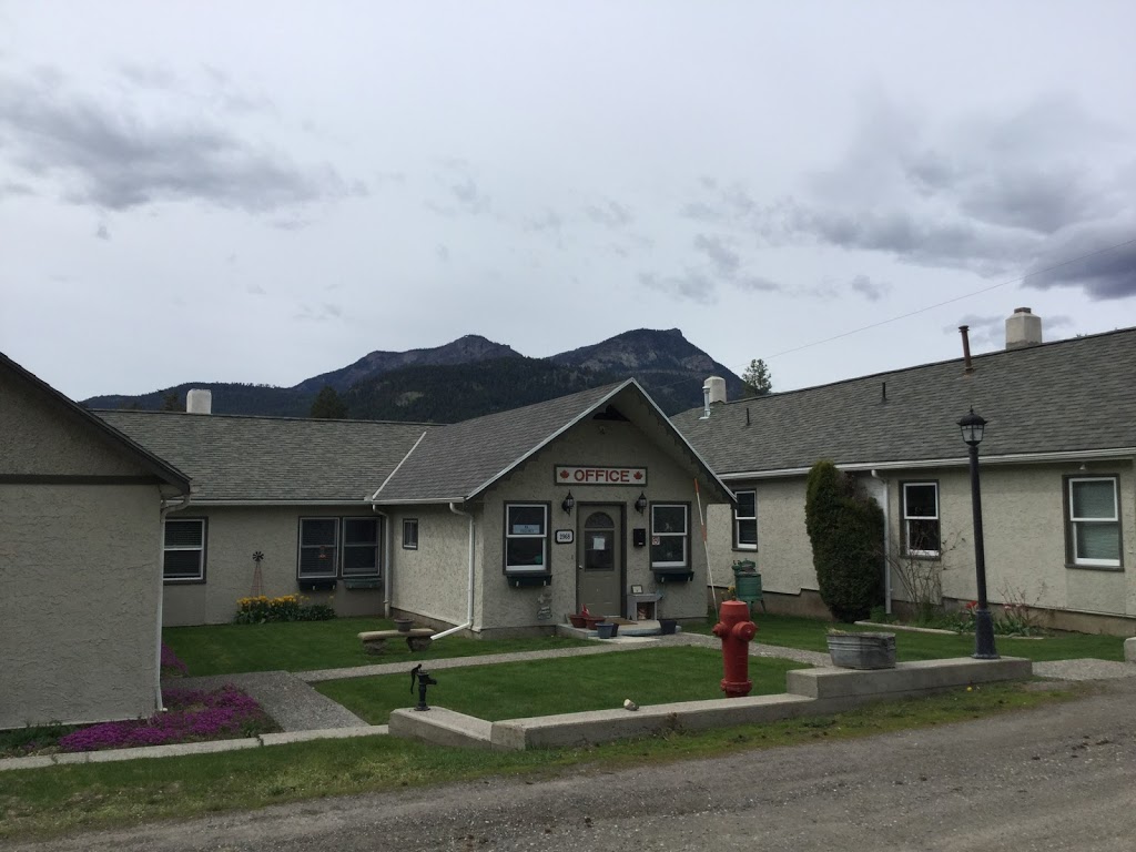 Highland Motel | 2968 Adelphi Rd, Falkland, BC V0E 1W0, Canada | Phone: (250) 379-2249