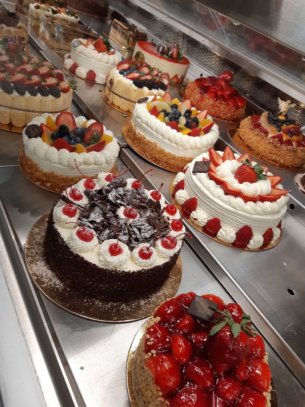 Patisserie St Martin | 2495 Boul Saint-Martin Est, Laval, QC H7E 4X6, Canada | Phone: (450) 629-6202