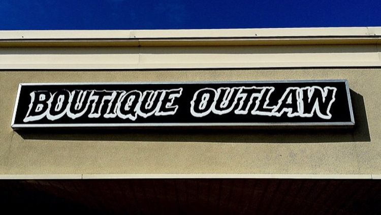 Outlaw Skateshop & café | 77-f Bd DAnjou, Châteauguay, QC J6J 2R1, Canada | Phone: (514) 973-8691