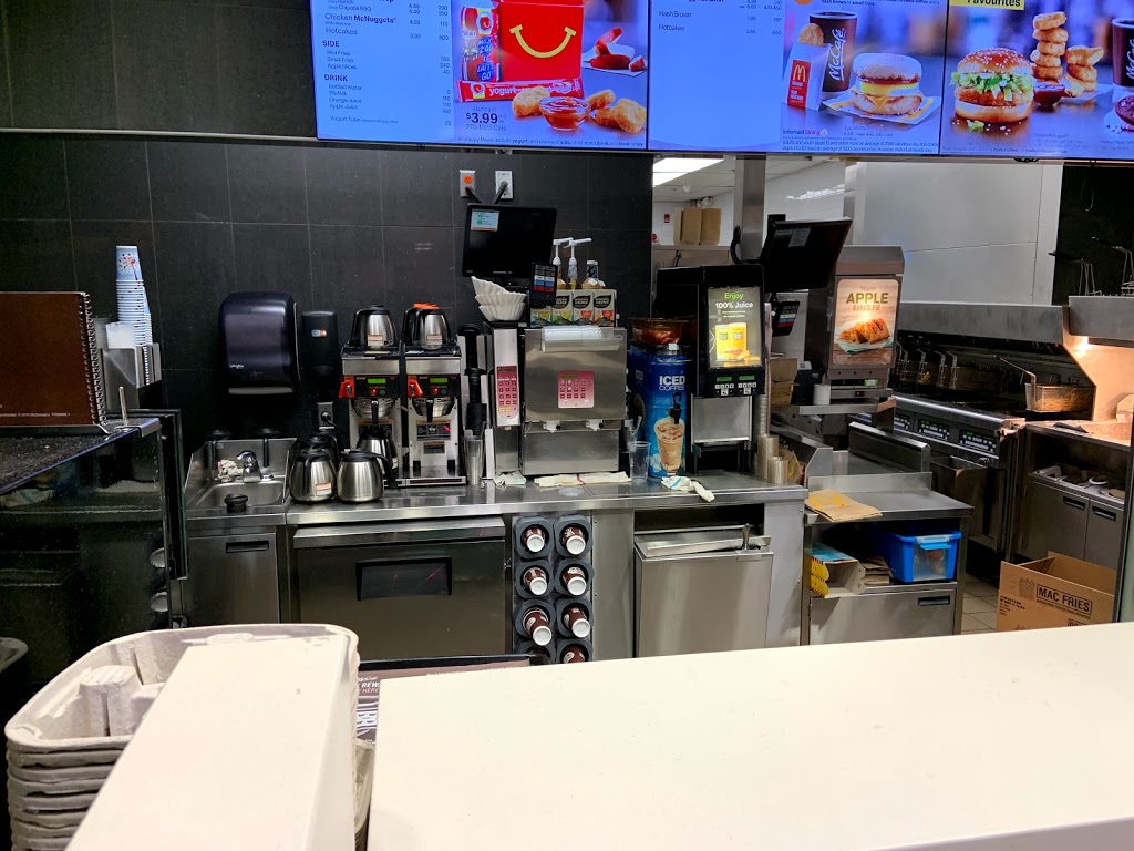 McDonalds | 135 First Commerce Dr, Aurora, ON L4G 0G2, Canada | Phone: (905) 841-5584