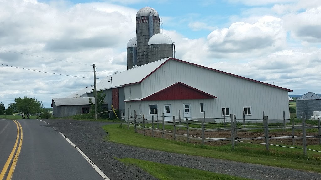 Ferme Cejabet Inc. | 2241 Rang Nord-Ouest, Saint-Charles-de-Bellechasse, QC G0R 2T0, Canada | Phone: (418) 887-3706