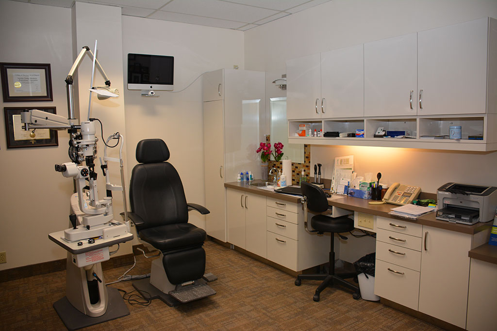 Queensway Optometric Centre | 101 Queensway W Suite 140, Mississauga, ON L5B 2P7, Canada | Phone: (905) 848-2020