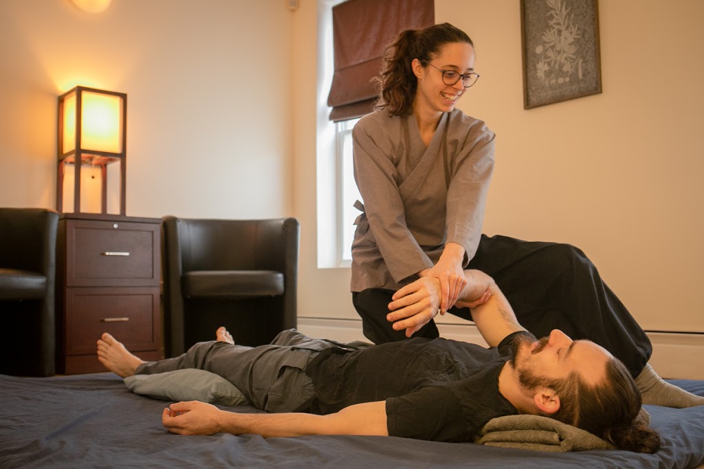 Elsa Shiatsu | 902 Rue Saint-Louis, Sherbrooke, QC J1H 4N5, Canada | Phone: (819) 823-6231