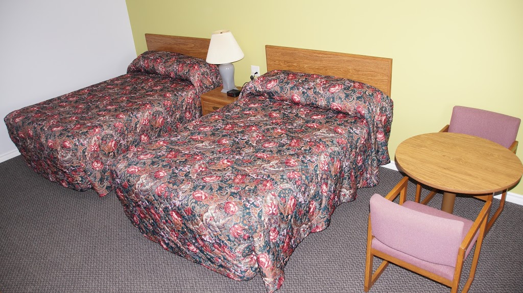 Robyns Motel | 1136 Hwy 7, Peterborough, ON K9J 6X8, Canada | Phone: (705) 745-3225