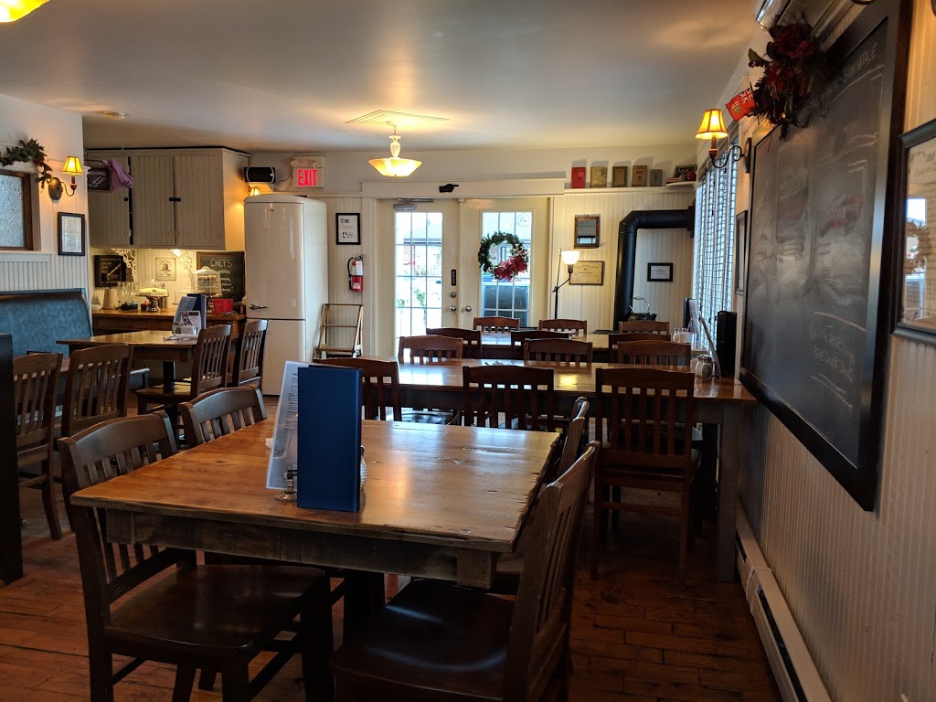 Schoolhouse Restaurant | 19 81 Crescent St, Grand Bend, ON N0M 1T0, Canada | Phone: (519) 238-5515