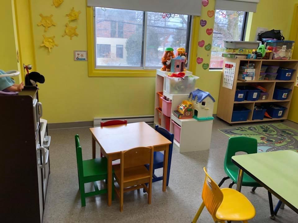 Educational Center Mains Dans La Main | 4785 Rue de Salaberry, Montréal, QC H4J 1H7, Canada | Phone: (514) 677-8652