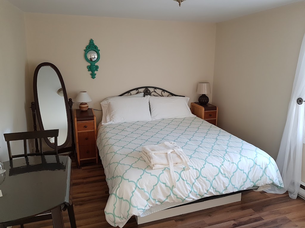 Gîte La Marée | 199 Rue Principale, Portneuf-sur-Mer, QC G0T 1P0, Canada | Phone: (418) 238-1324