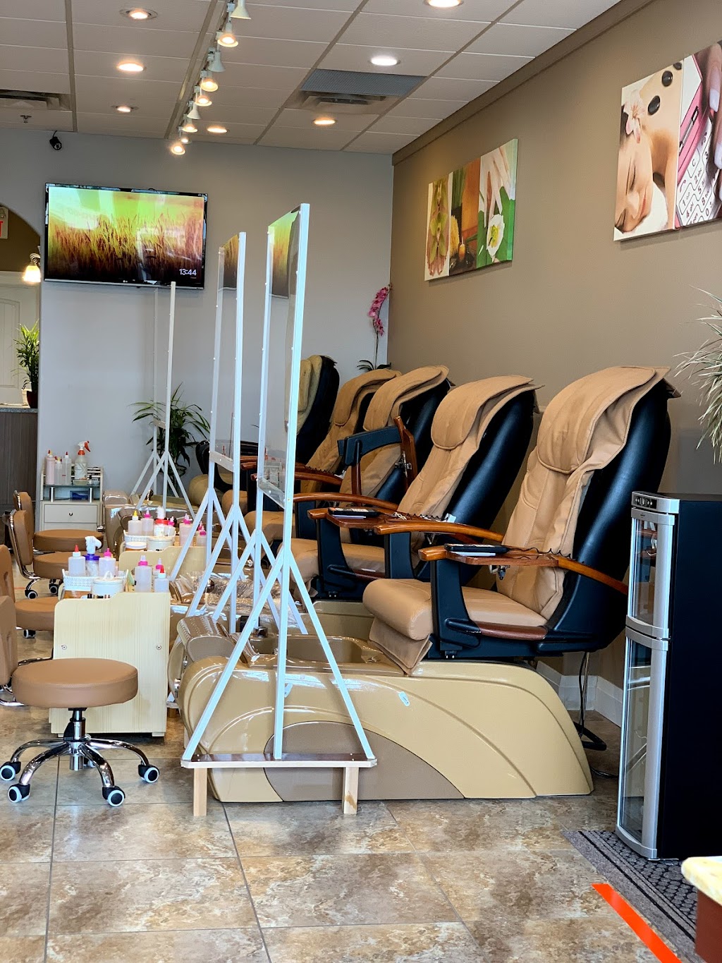 T-Top Nails & Spa | 636 King St #124, Spruce Grove, AB T7X 4K5, Canada | Phone: (780) 571-3800