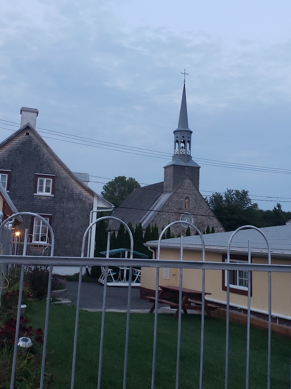 Gîte Au tournant de lÎle dOrléans B&B | 3496 Chemin Royal, Saint-François-de-lÎle-dOrléans, QC G0A 3S0, Canada | Phone: (418) 203-0801