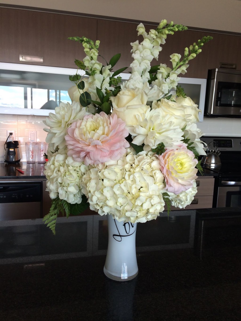 Botanic Florist & Decor | 40 Regan Rd, Brampton, ON L7A 1A7, Canada | Phone: (905) 487-1789