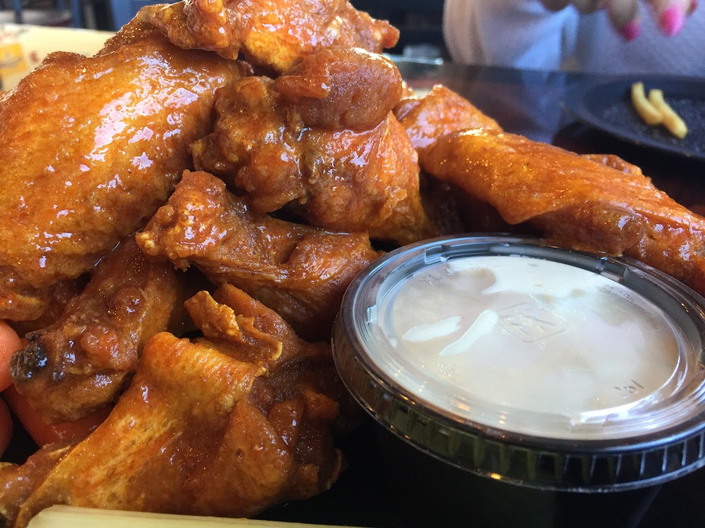 Duffs Famous Wings | 8351 Niagara Falls Blvd, Niagara Falls, NY 14304, USA | Phone: (716) 236-0333