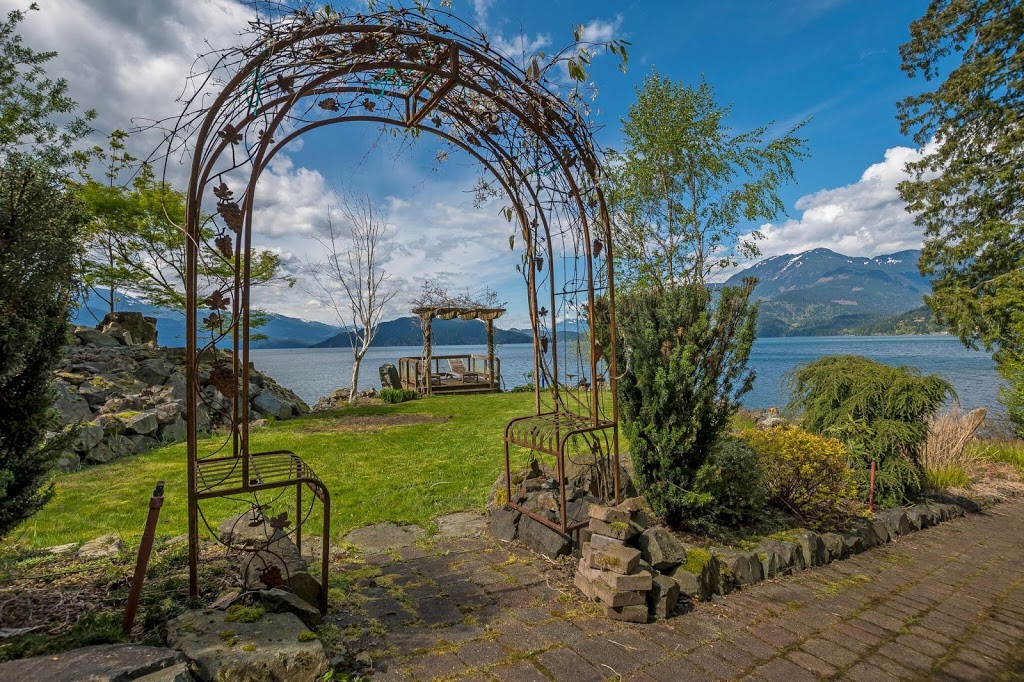 The Lodge on Harrison Lake | 6155 Rockwell Dr, Harrison Hot Springs, BC V0M 1K0, Canada | Phone: (604) 819-5374