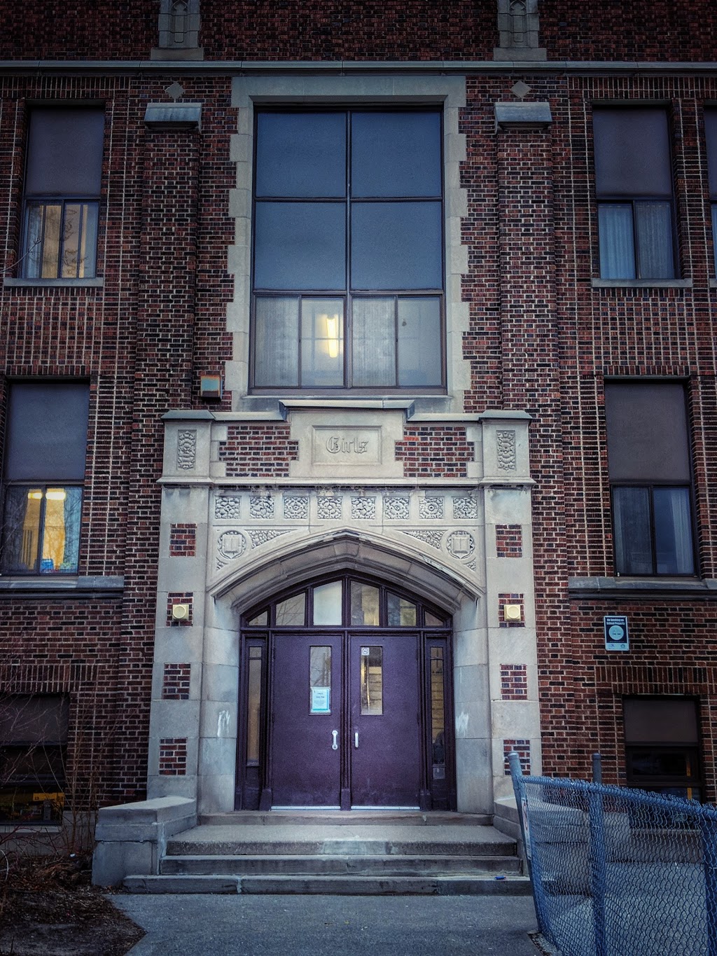 Prince Edward Public School | 949 Giles Blvd E, Windsor, ON N9A 4G2, Canada | Phone: (519) 253-1119