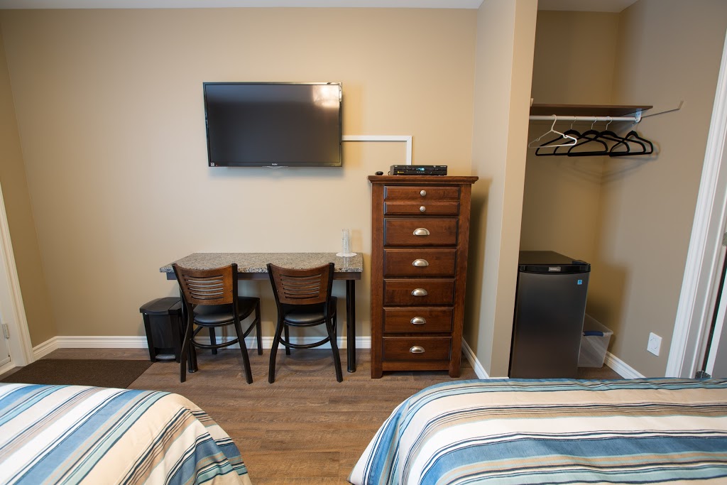 Motel La Place Coaticook | 20 Rue Saint-Jacques S, Coaticook, QC J1A 2N7, Canada | Phone: (819) 823-6123