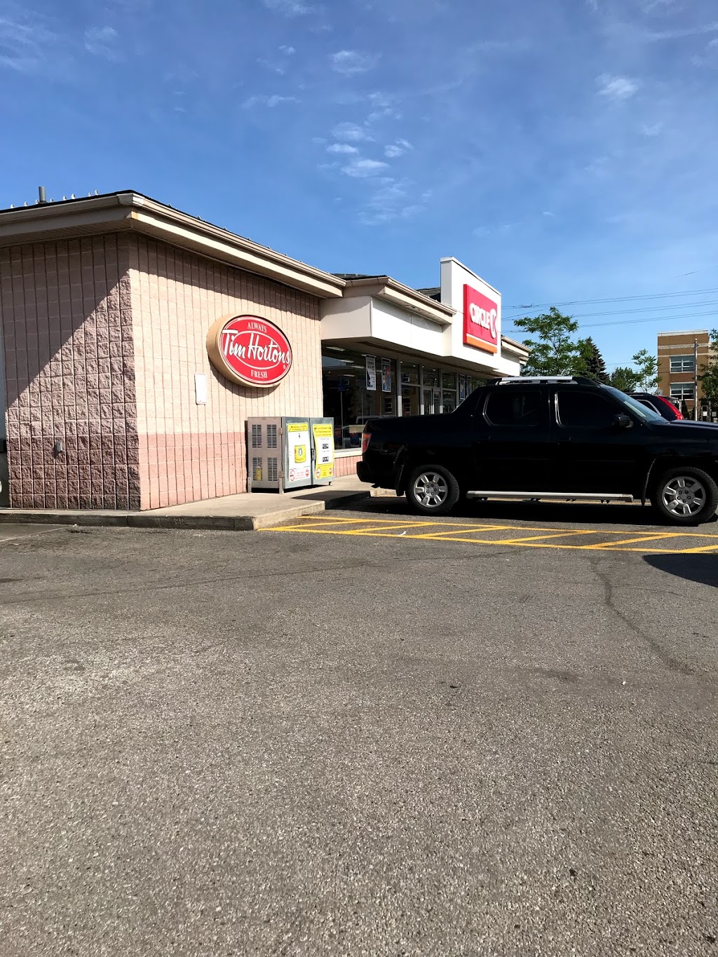 Circle K | 2370 Lawrence Ave E, Scarborough, ON M1P 2R5, Canada | Phone: (416) 751-2541