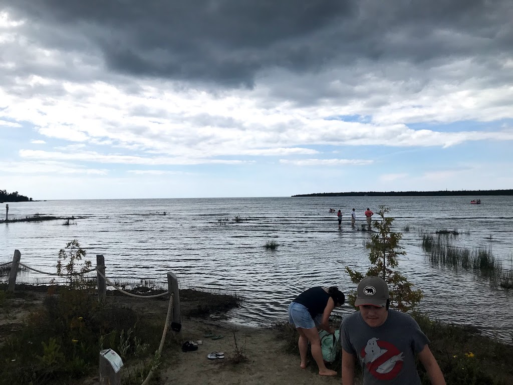 Bruce Peninsula National Park: Visitors Center | 120 Chi sin tib dek Rd, Tobermory, ON N0H 2R0, Canada | Phone: (888) 773-8888