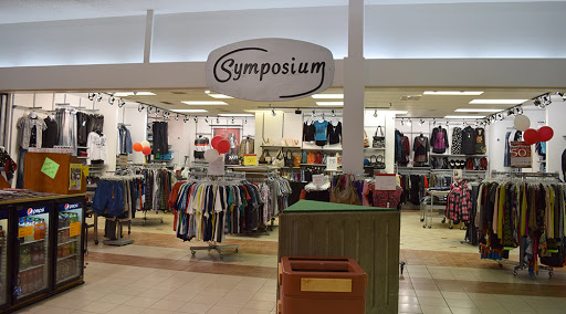 Boutique Symposium | Plaza Paquette, 939 Bd Albiny Paquette, Mont-Laurier, QC J9L 3J1, Canada | Phone: (819) 623-2989