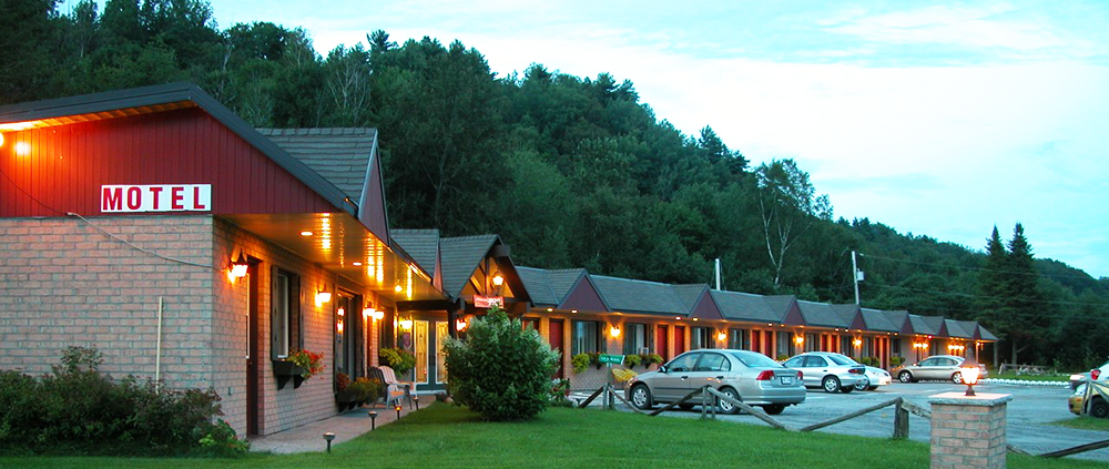 Motel sous les Charmilles | 842 QC-138, Cap-Santé, QC G0A 1L0, Canada | Phone: (418) 286-3391