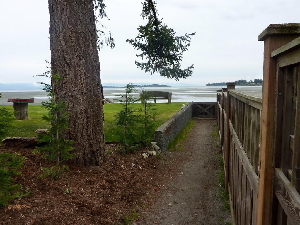 Beachwalk Guesthouse | 1059 Tanglewood Pl, Parksville, BC V9P 2V5, Canada | Phone: (204) 534-0812