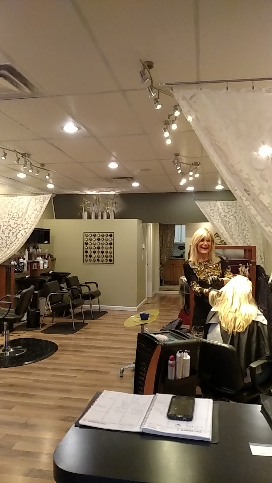 Full Circle Salon | 6606 Lincoln Ave, Lockport, NY 14094, USA | Phone: (716) 438-0608