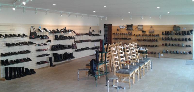 Chaussures Laforest Ltee | 805 Boulevard Roland-Therrien, Longueuil, QC J4H 4A6, Canada | Phone: (450) 674-6584