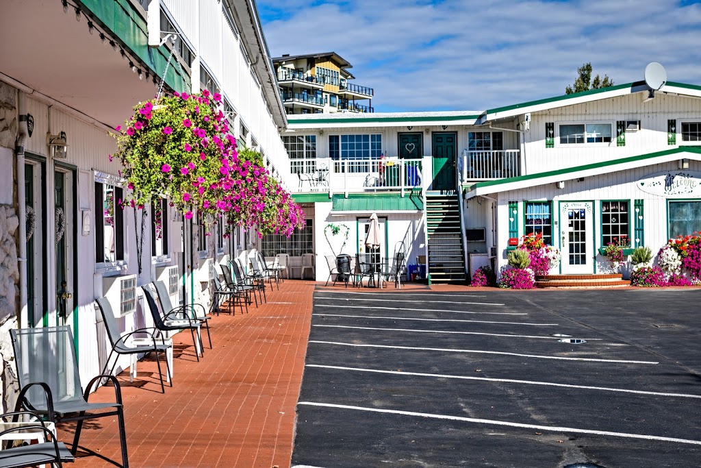 Empire Motel | 3495 Skaha Lake Rd, Penticton, BC V2A 6G6, Canada | Phone: (250) 493-2323