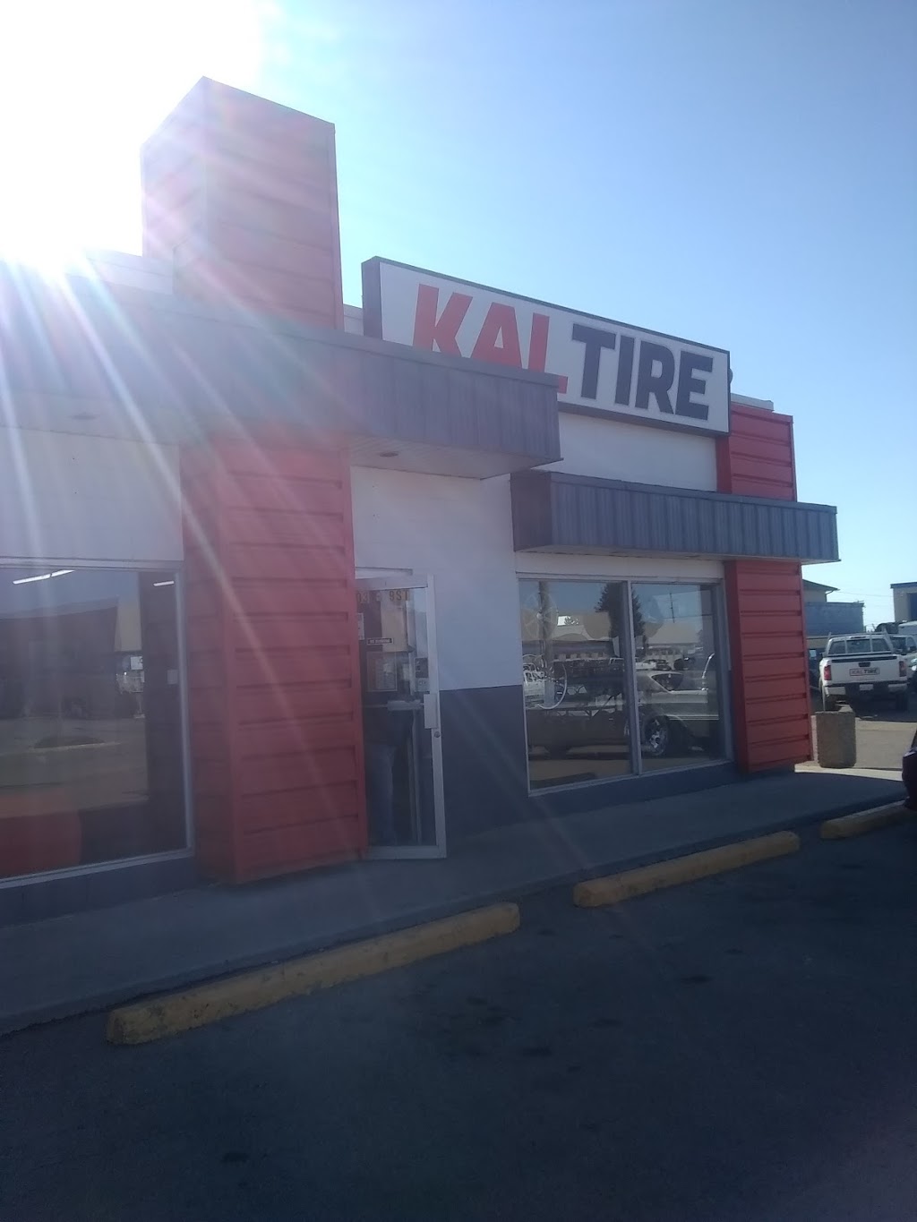 Kal Tire | 4103 49 St, Wetaskiwin, AB T9A 1G8, Canada | Phone: (780) 352-6057