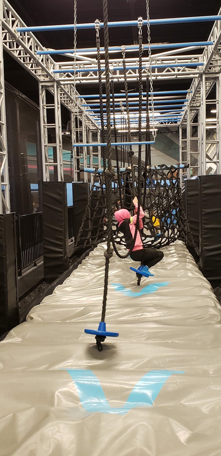 Elevation trampoline & amusement | 5850 Bd des Grandes-Prairies, Saint-Léonard, QC H1P 1A2, Canada | Phone: (514) 548-5050