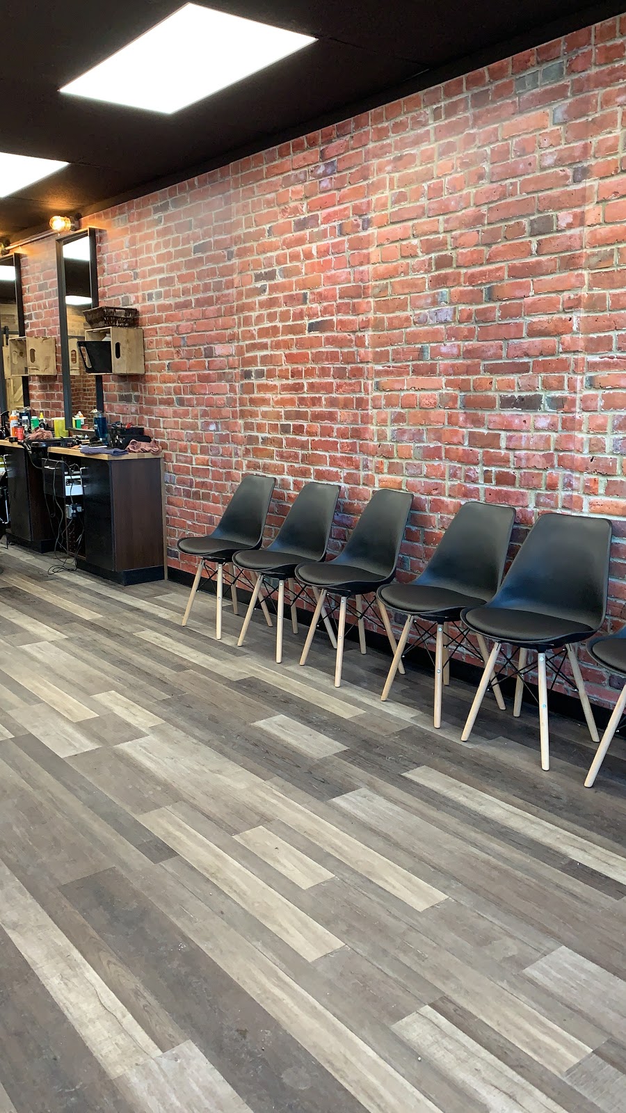 Mr. Barber Millwoods Tipaskin | 3210 82 St NW, Edmonton, AB T6K 3Y3, Canada | Phone: (780) 758-9995