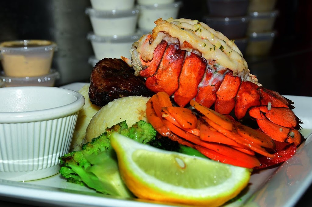 Castle Johns Pub & Restaurant Newmarket | 18025 Yonge St, Newmarket, ON L3Y 8C9, Canada | Phone: (905) 235-6646