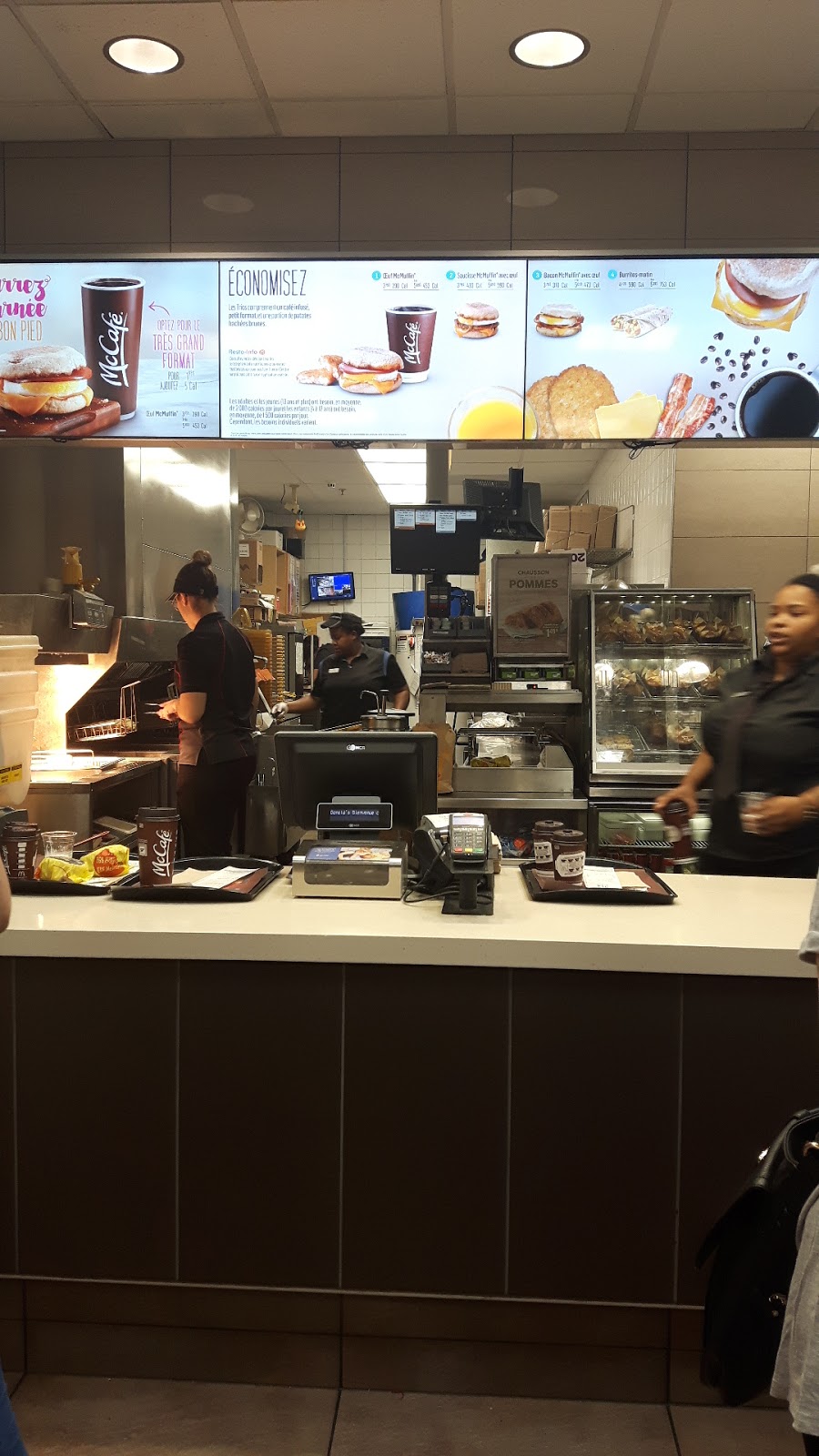 McDonalds | 6797 Boulevard Newman, LaSalle, QC H8N 3E4, Canada | Phone: (514) 364-5282