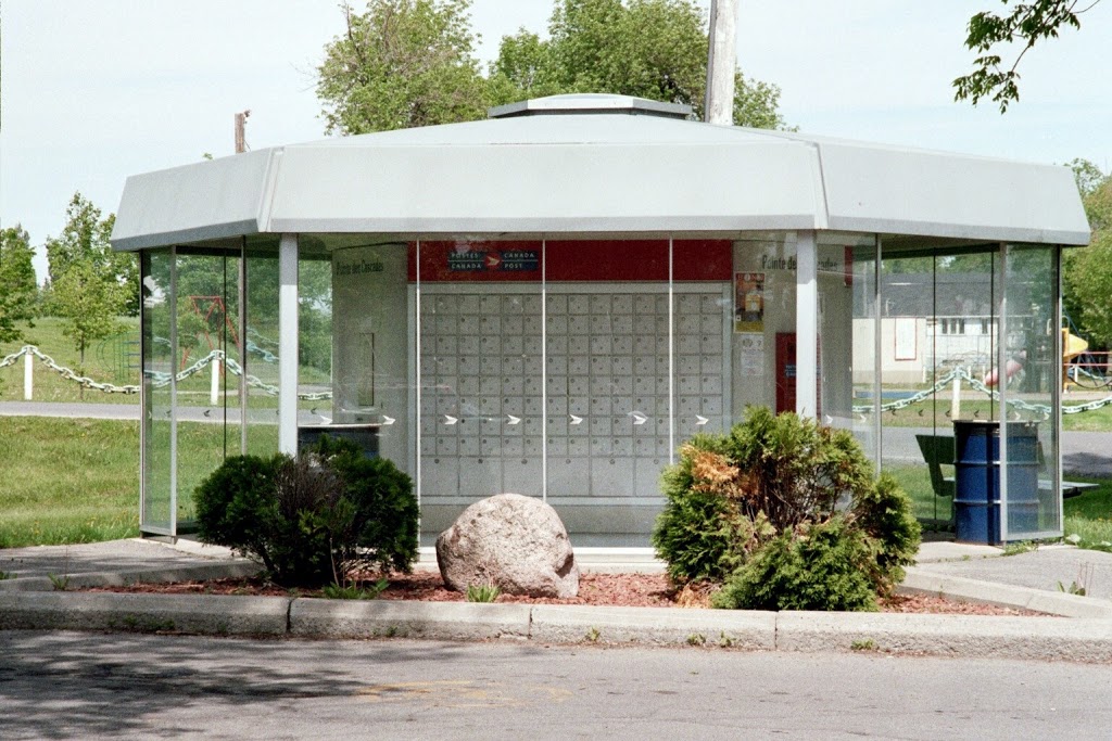 Postal Kiosk | 82-98 Chemin du Fleuve, Pointe-des-Cascades, QC J0P 1M0, Canada