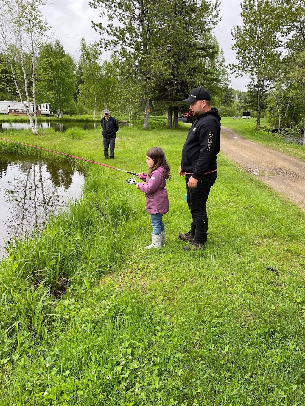 Étang de pêche et locations chalets | 13 Rue Mgr Savard, Clermont, QC G4A 1E5, Canada | Phone: (418) 439-2660