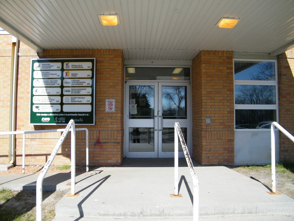 Ecole Monseigneur de Laval - Pavillon élémentaire | 1601 Cowan Crescent, Regina, SK S4S 4C4, Canada | Phone: (306) 584-7558