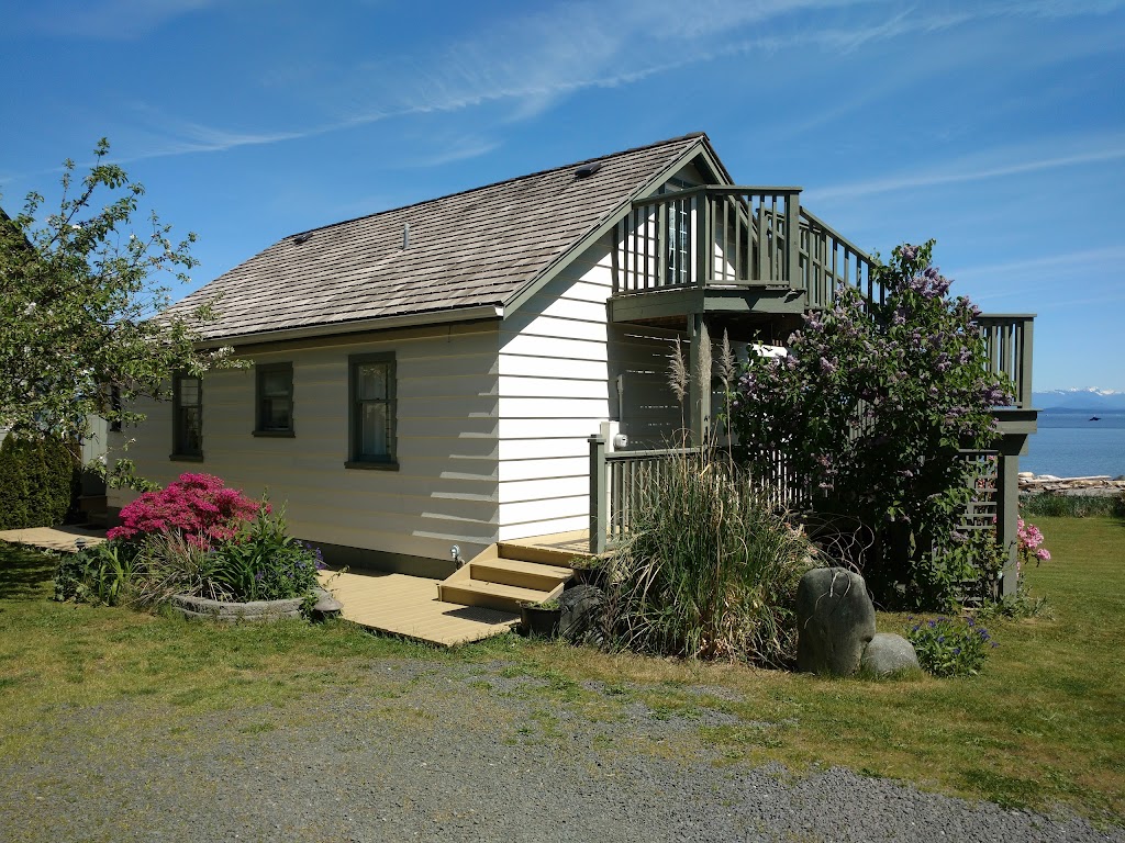 Seaside Cottage | 2371 S Island Hwy, Campbell River, BC V9W 1C4, Canada | Phone: (866) 663-1800