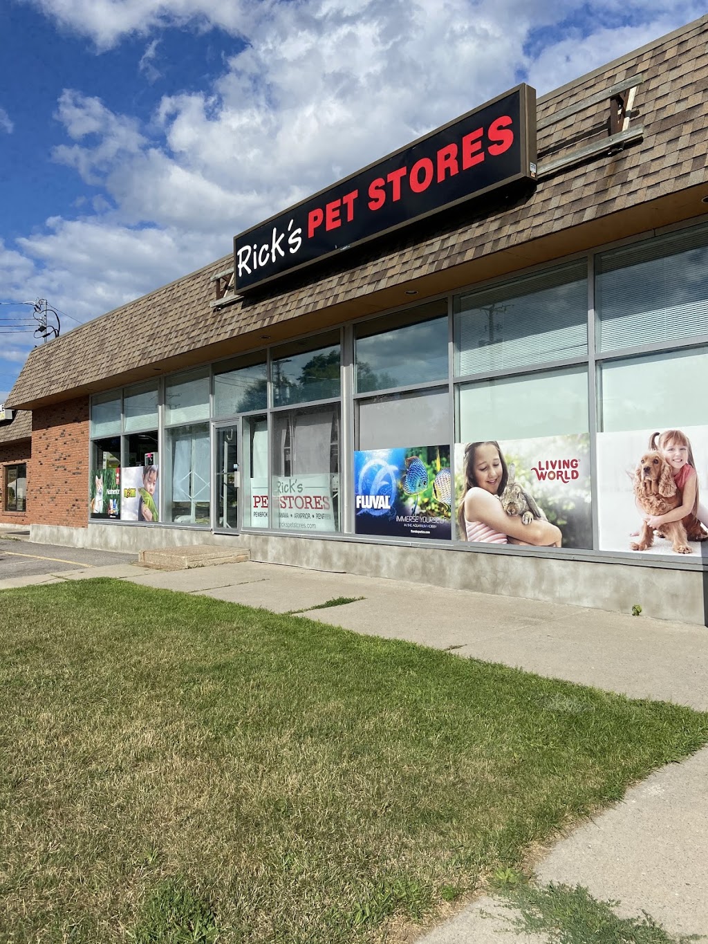 Ricks Pet Stores | 375 Daniel St S, Arnprior, ON K7S 3K6, Canada | Phone: (613) 622-0330