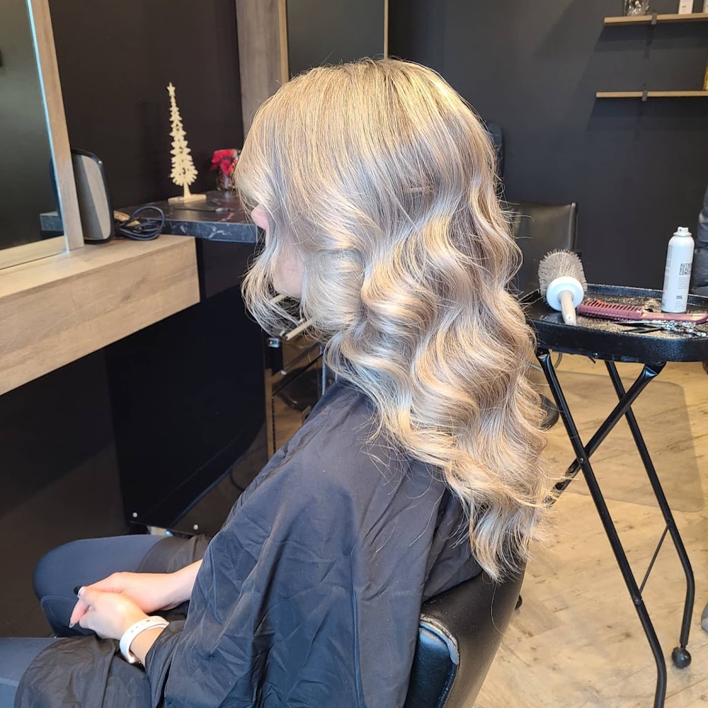 Salon de coiffure Studio Hair Selfie | 541 Avenue du Pont N, Alma, QC G8B 5E8, Canada | Phone: (418) 668-0381