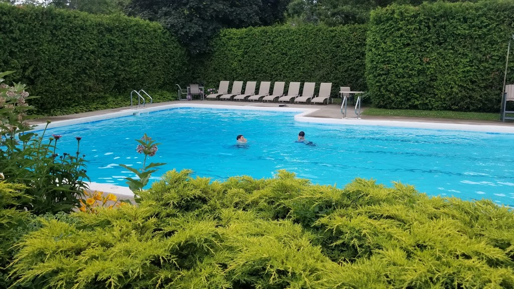 Thorncrest Village Pool | 35 Thorncrest Rd, Etobicoke, ON M9A 1S4, Canada | Phone: (416) 231-3181