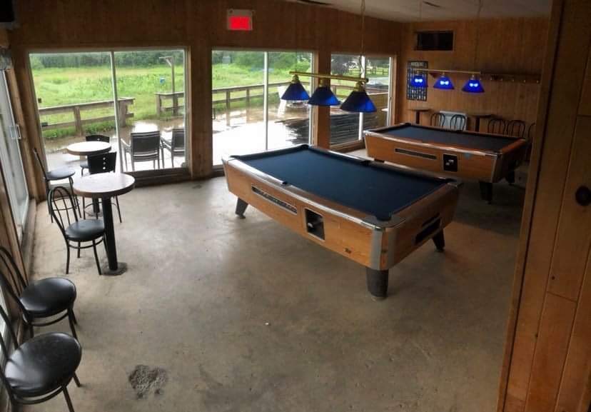 bar le camping | 1080 Rue des Bouleaux, Sainte-Eulalie, QC G0Z 1E0, Canada | Phone: (873) 383-3025