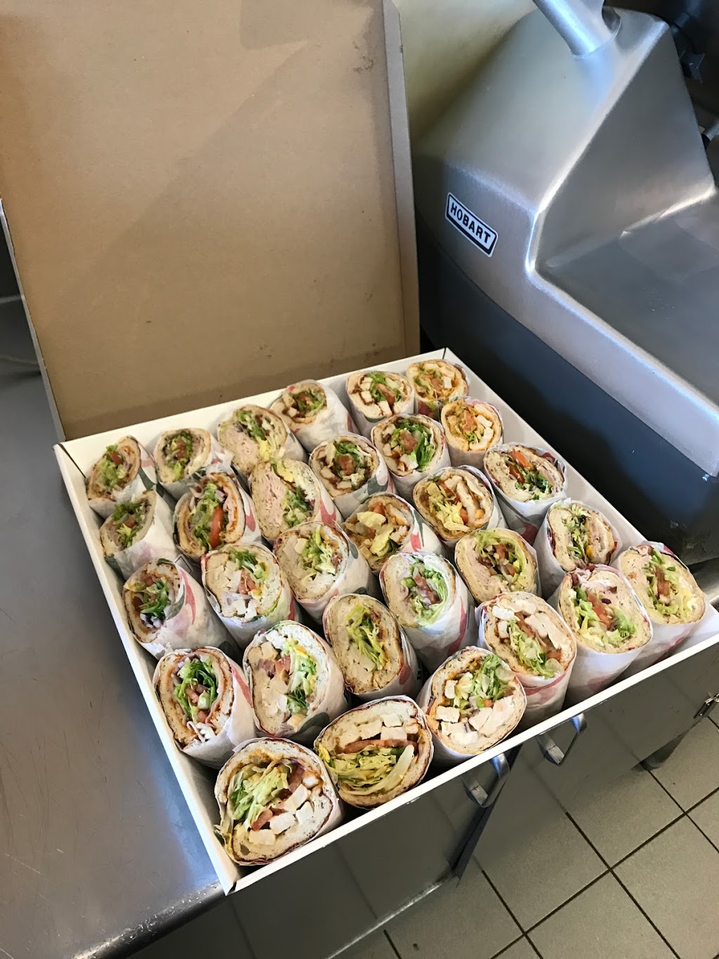 Quiznos | 111 Boulevard Industriel Unit 4, Repentigny, QC J6A 4X5, Canada | Phone: (450) 704-1919