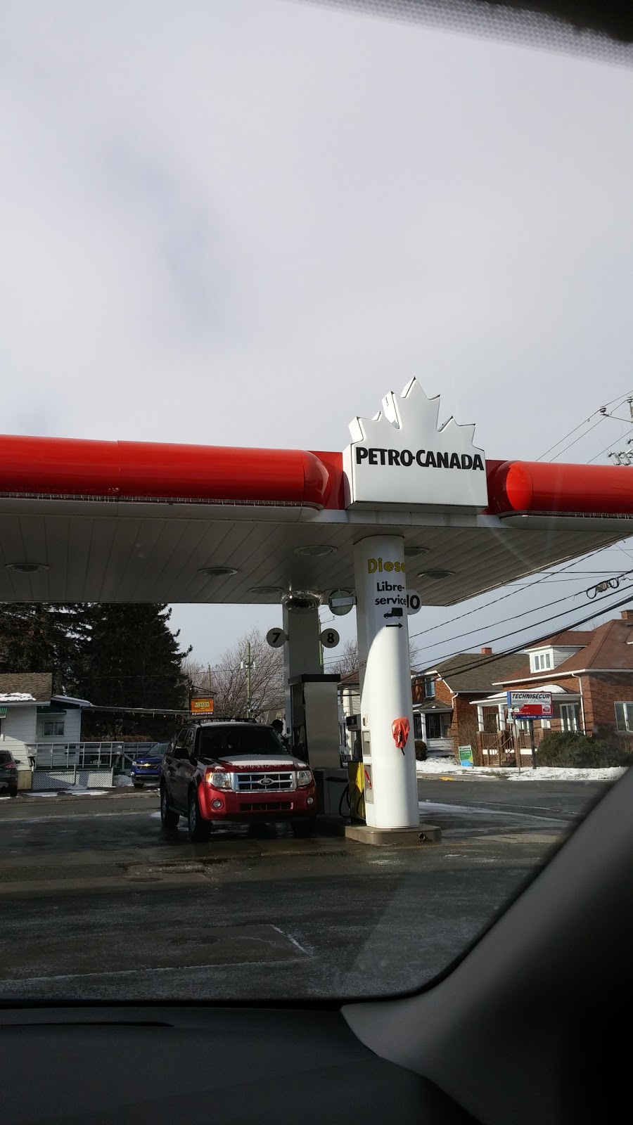 Petro-Canada | 90 Rue Saint-Sauveur, Saint-Rémi, QC J0L 2L0, Canada | Phone: (450) 992-1333