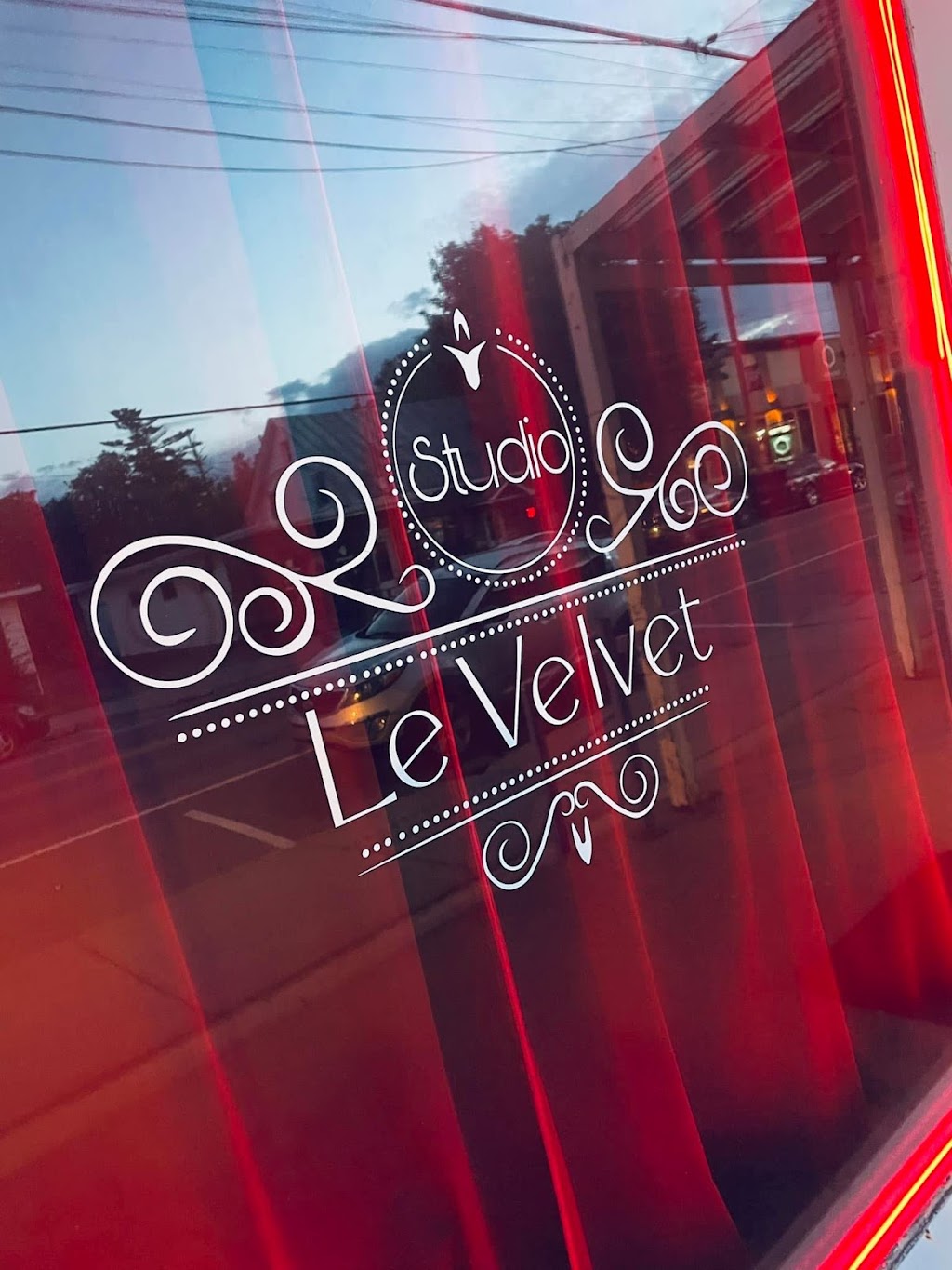 Studio Le Velvet | 3580 Rue Queen, Rawdon, QC J0K 1S0, Canada | Phone: (514) 561-7473