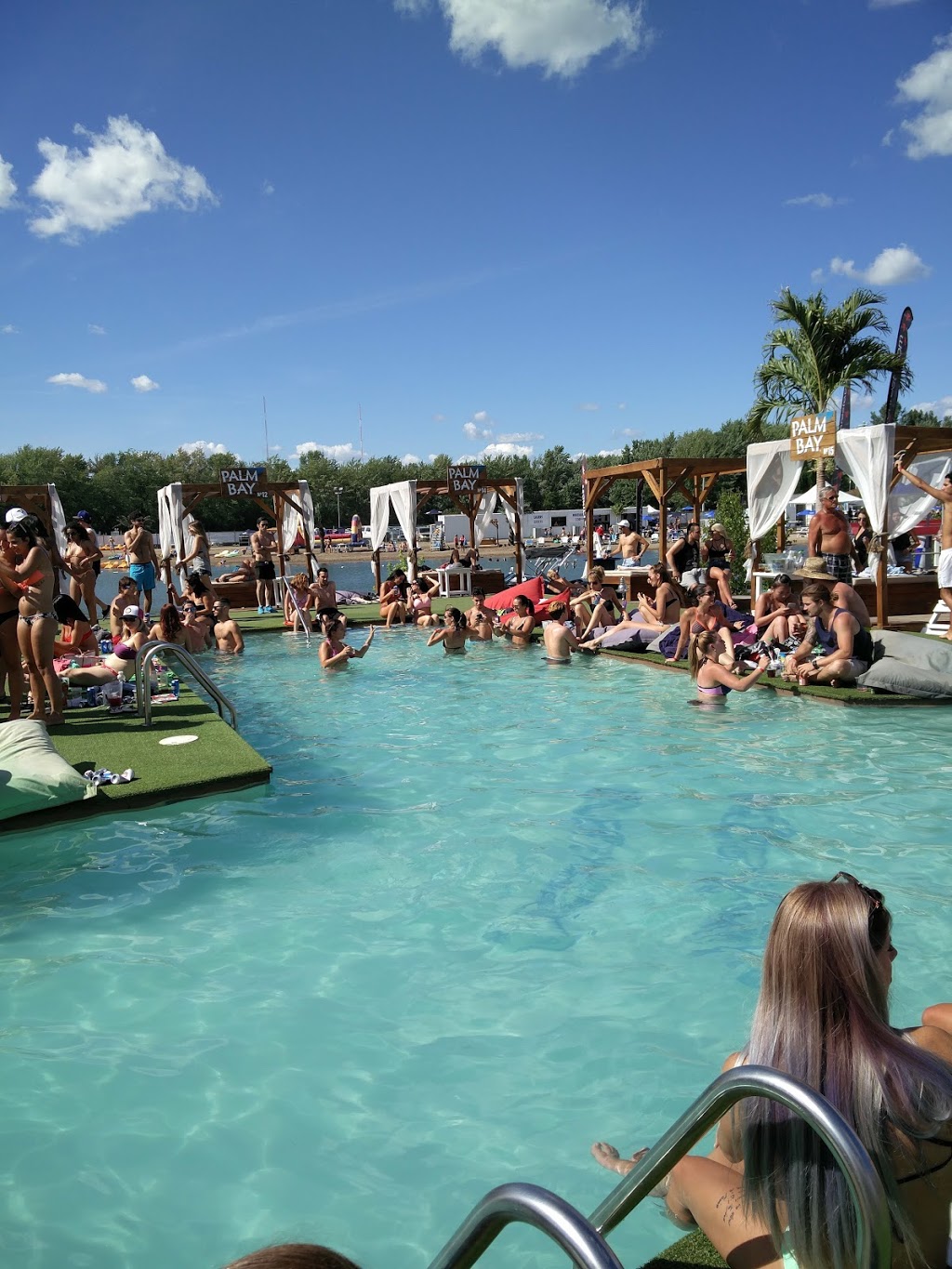 Beachclub | 701 38e Rue, Pointe-Calumet, QC J0N 1G2, Canada | Phone: (450) 473-1000