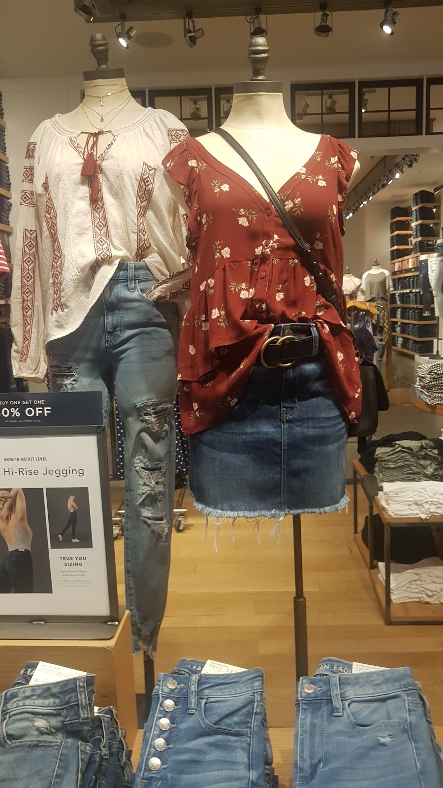 American Eagle Store | 17600 Yonge St, Newmarket, ON L3Y 4Z1, Canada | Phone: (905) 952-0561