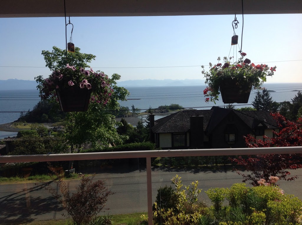 Nanaimo Ocean View Guesthouse | 3757 Sundown Dr, Nanaimo, BC V9T 4H5, Canada | Phone: (250) 585-0891