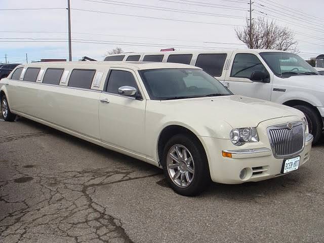 Good Day Limousines | 4975 Southampton Dr #182, Mississauga, ON L5M 8C9, Canada | Phone: (905) 789-8700