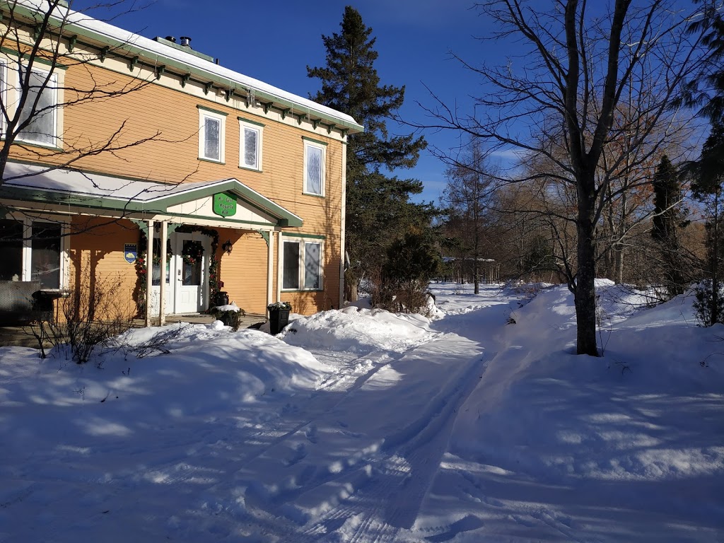 Au Gîte du Cerf Argenté B&B | 2984 Chemin de Georgeville, Magog, QC J1X 0M8, Canada | Phone: (819) 847-4264